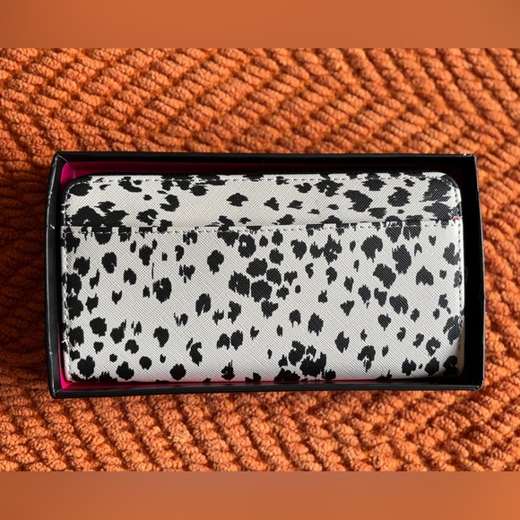 Trina Turk Stylish Animal Print Wallet - Picture 1 of 9